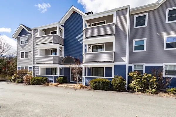 $525,000 | 1210 VFW Parkway, Unit 11, Boston, MA 02132