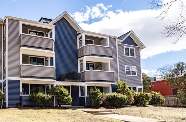 $525,000 | 1210 VFW Parkway, Unit 11, Boston, MA 02132