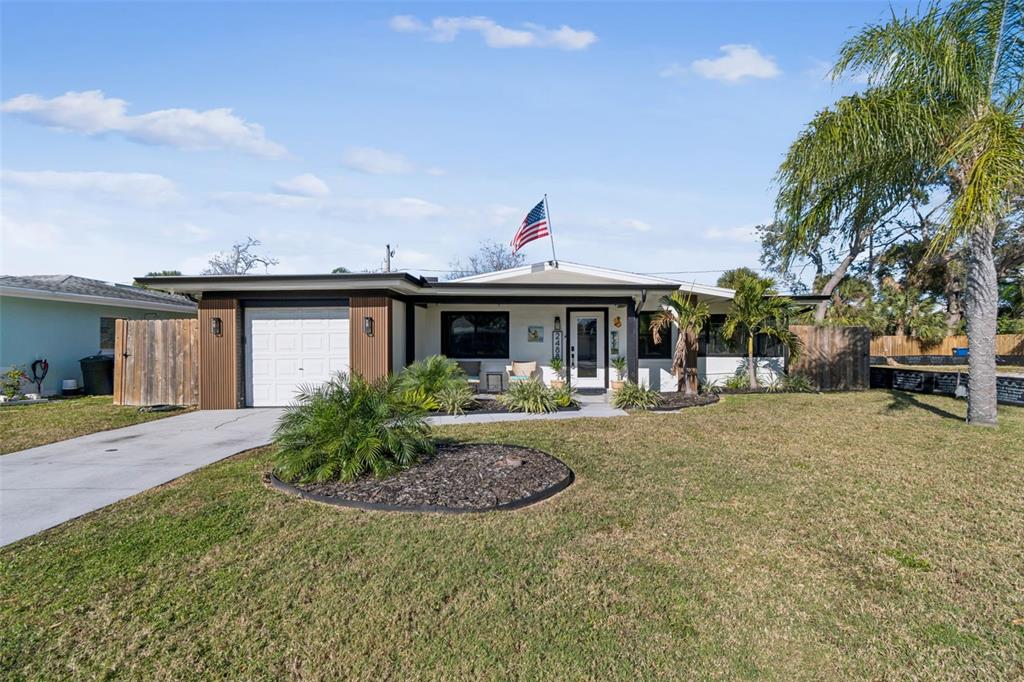2488 Del Rio Way Dunedin, FL 34698 - Photo 3 of 33