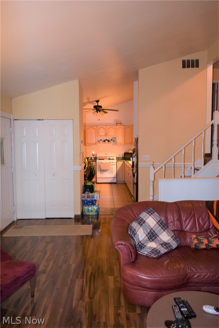 4482 Burkey Road Youngstown, OH 44515 - Photo 4 of 26 Gallery Image 4