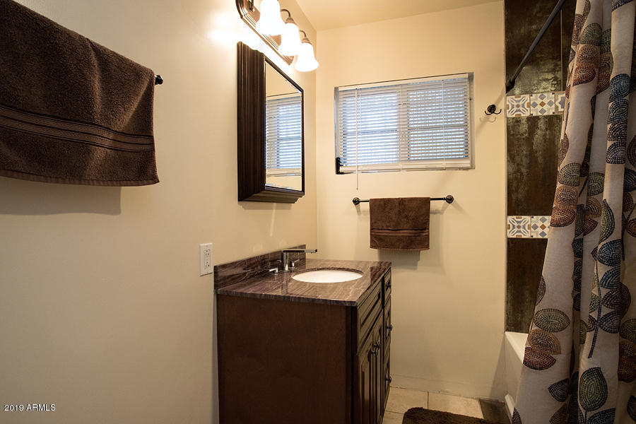 2033 West Osborn Road Phoenix, AZ 85015 - Photo 5 of 8 2033 W Osborn-12
