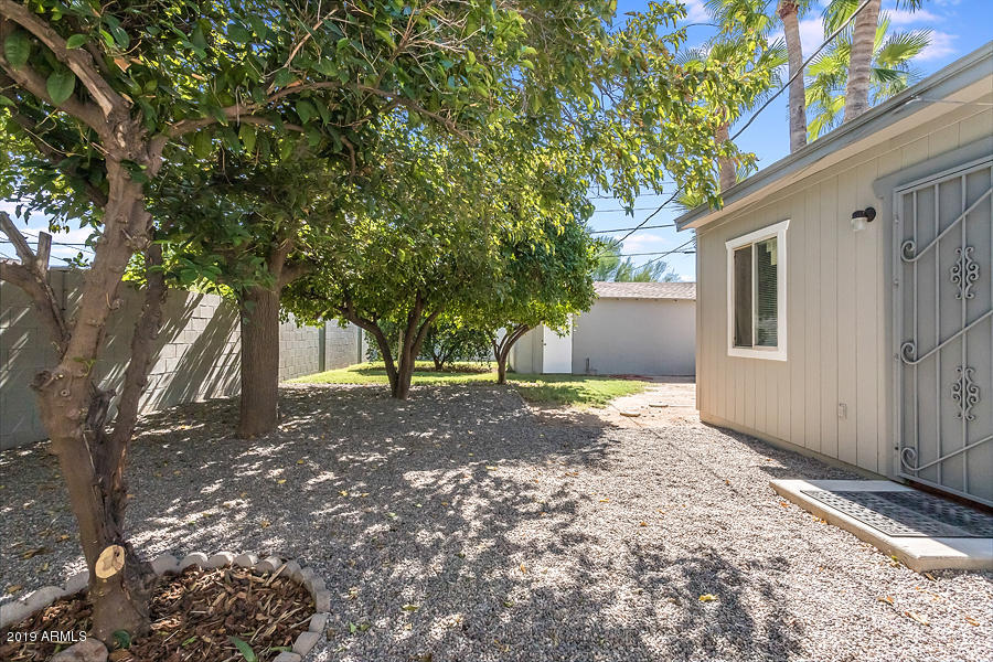 2033 West Osborn Road Phoenix, AZ 85015 - Photo 6 of 8 2033 W Osborn-26