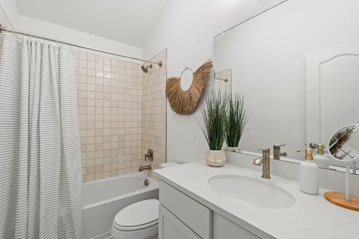 463 Oleander Loop Buda, TX 78610 - Photo 22 of 34 Full bath with shower / tub combo, vanity, and lofted ceiling