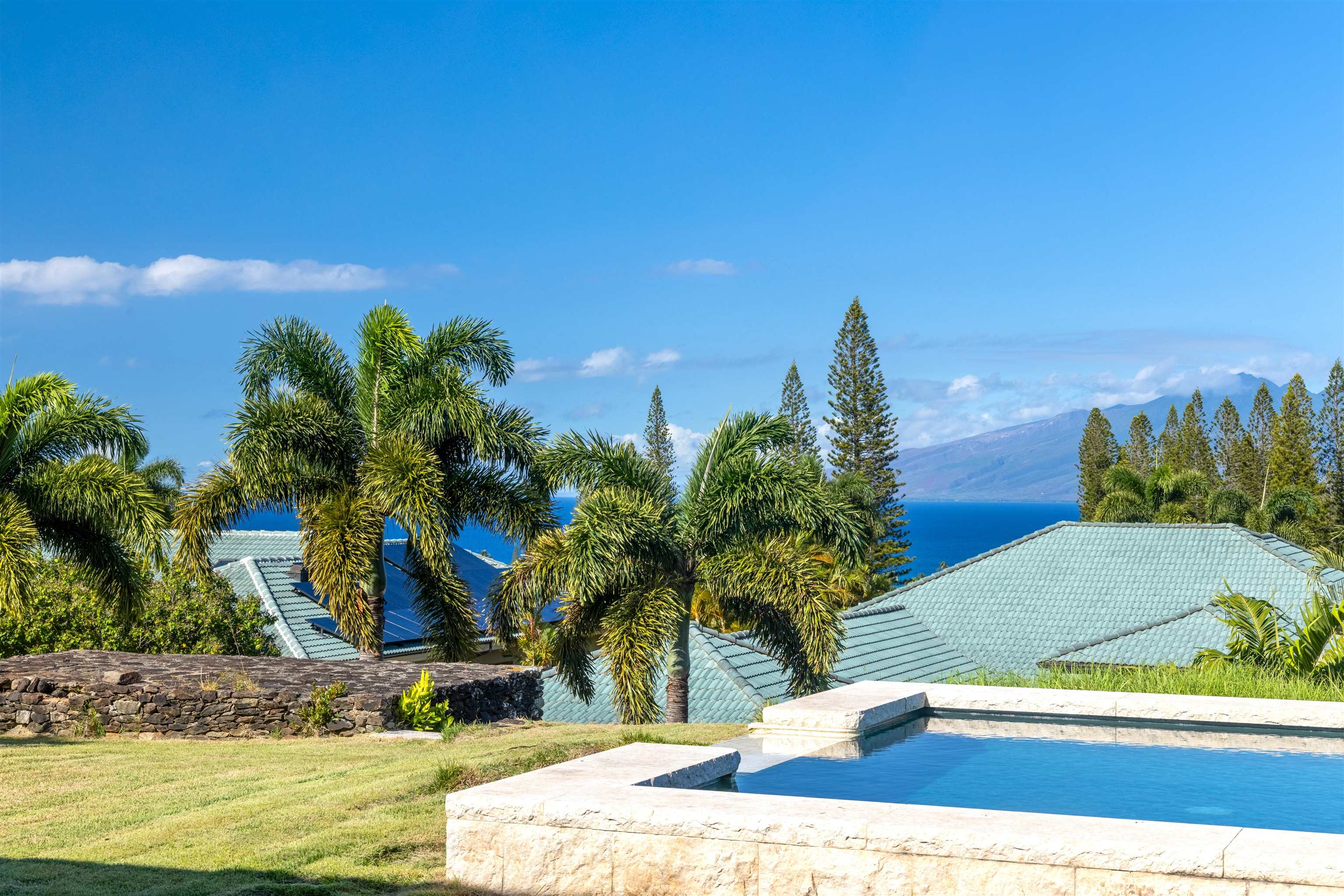 232 Crestview Road Lahaina, HI 96761 - Photo 20 of 45 a view of a yard