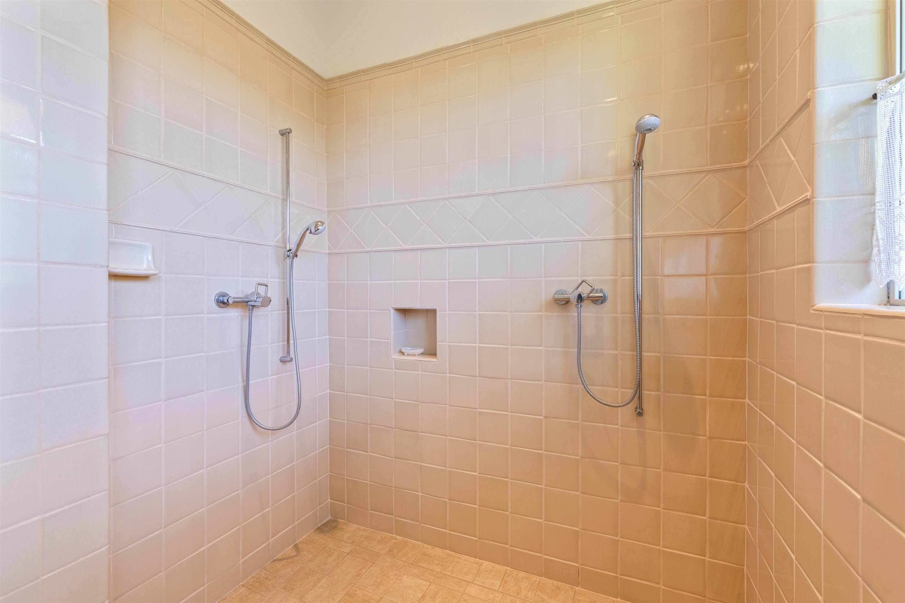 232 Crestview Road Lahaina, HI 96761 - Photo 27 of 45 a bathroom with a shower