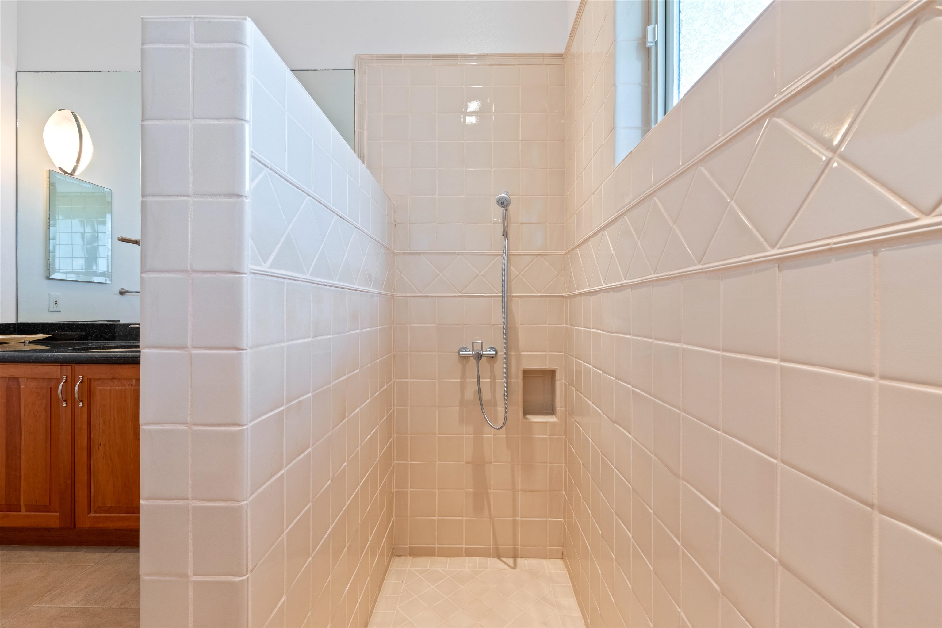 232 Crestview Road Lahaina, HI 96761 - Photo 39 of 45 a bathroom with a shower