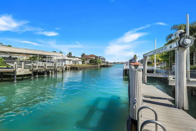 $2,150,000 | 864 Magnolia Court, Marco Island, FL 34145