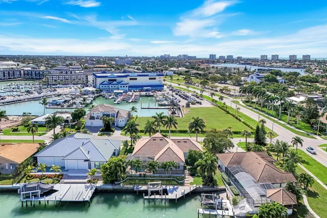 $2,150,000 | 864 Magnolia Court, Marco Island, FL 34145