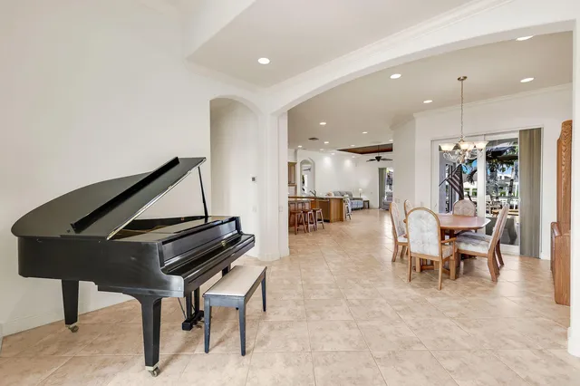 $2,150,000 | 864 Magnolia Court, Marco Island, FL 34145