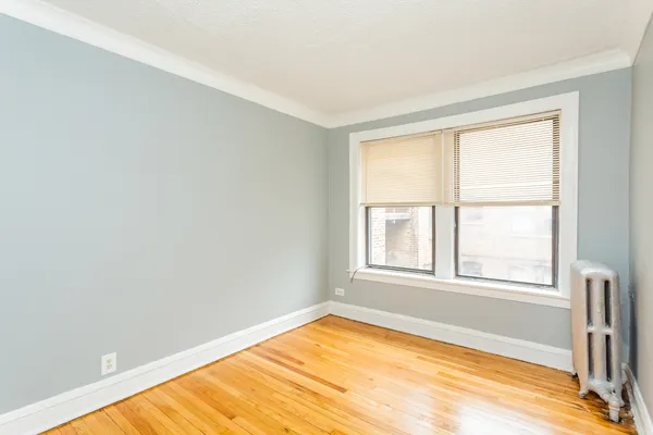 $1,400 | 6959 South Paxton Avenue, Unit 1A, Chicago, IL 60649