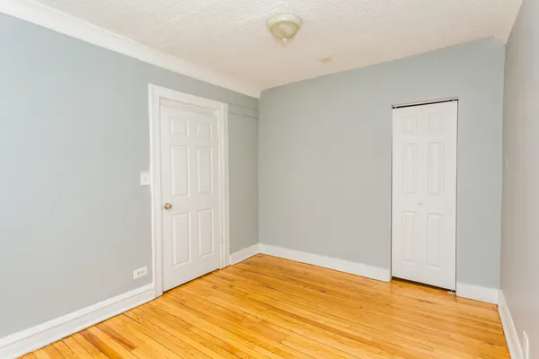 $1,400 | 6959 South Paxton Avenue, Unit 1A, Chicago, IL 60649