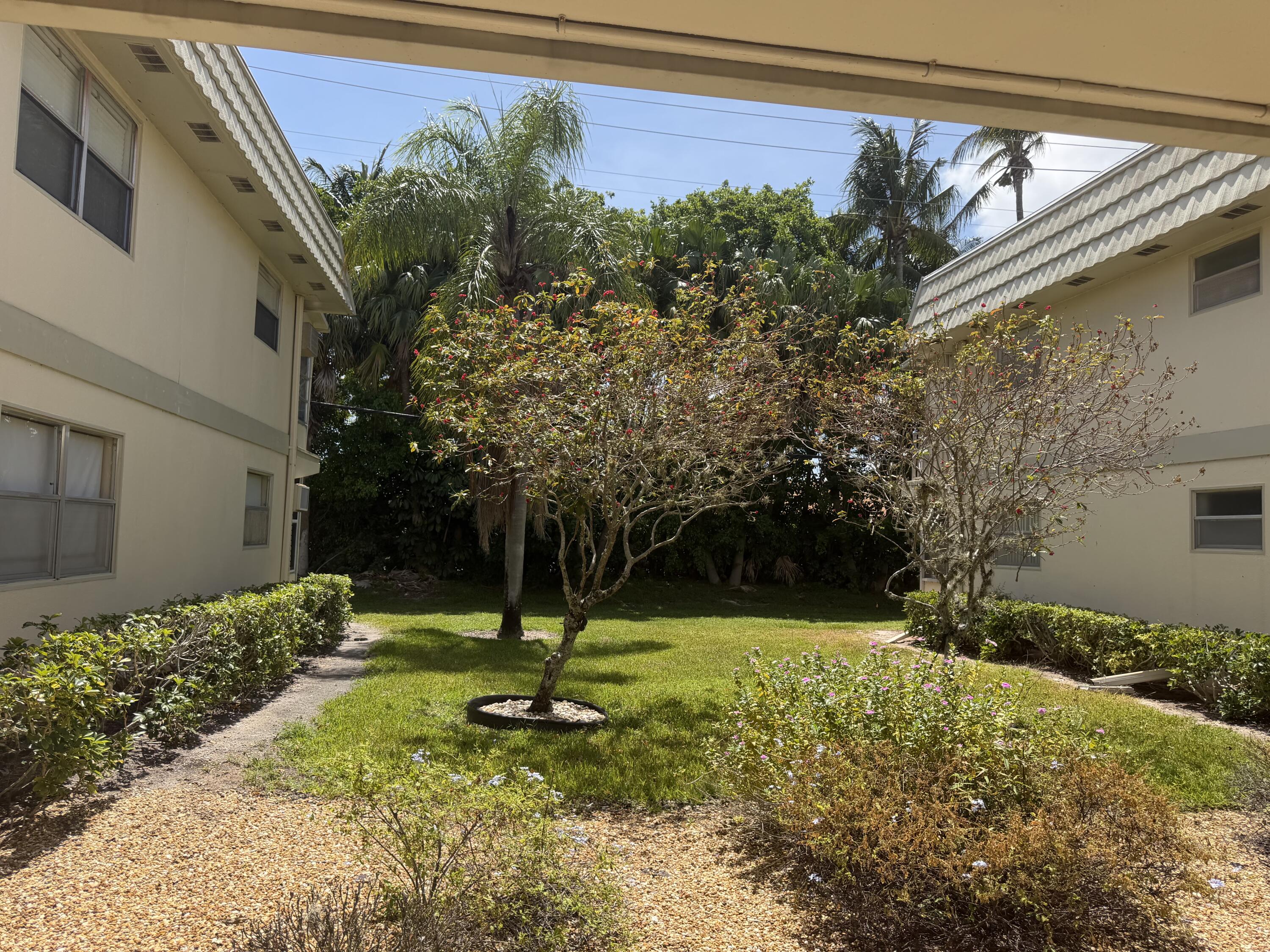 679 Saxony Way Delray Beach, FL 33446 - Photo 14 of 15 Covered entrance
