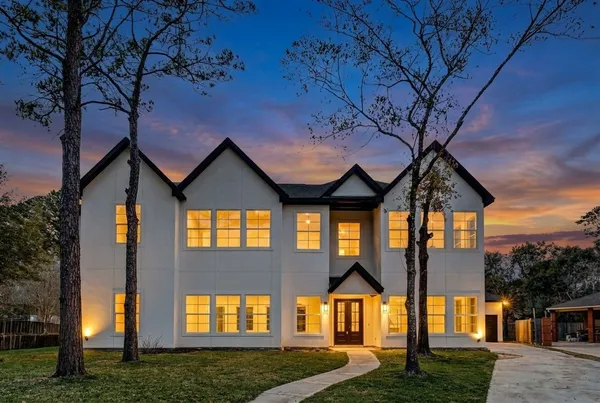 a front view of house with yard