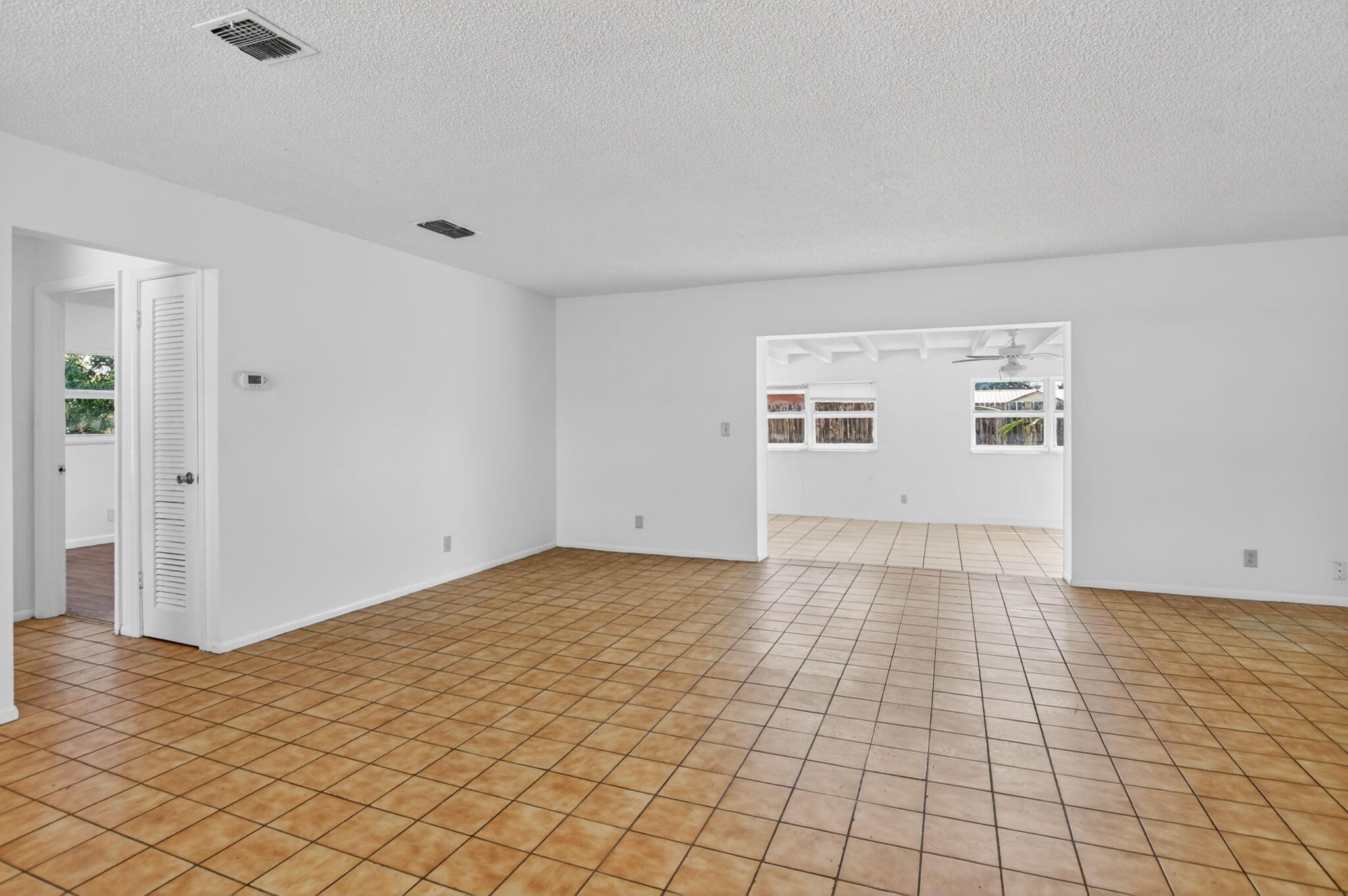 19486 Delaware Circle Boca Raton, FL 33434 - Photo 5 of 46 6-web-or-mls-DSC_9680