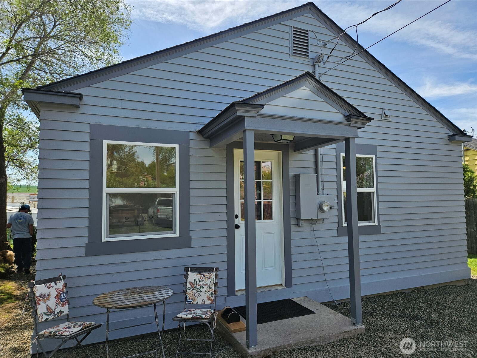 108 West 3rd Street Lind, WA 99341 - Photo 10 of 29 a front view of a house with garden