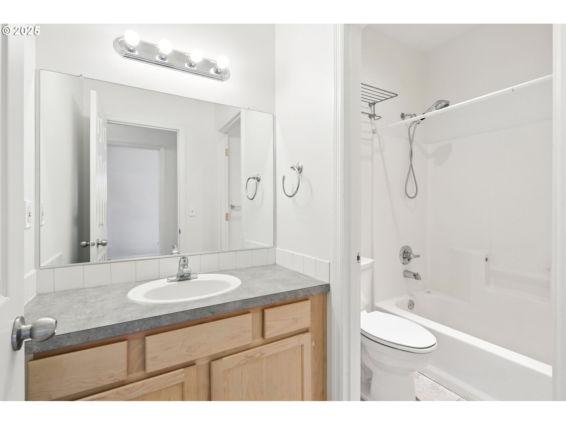 59673 Oak Ridge Street St. Helens, OR 97051 - Photo 13 of 34 Bathroom