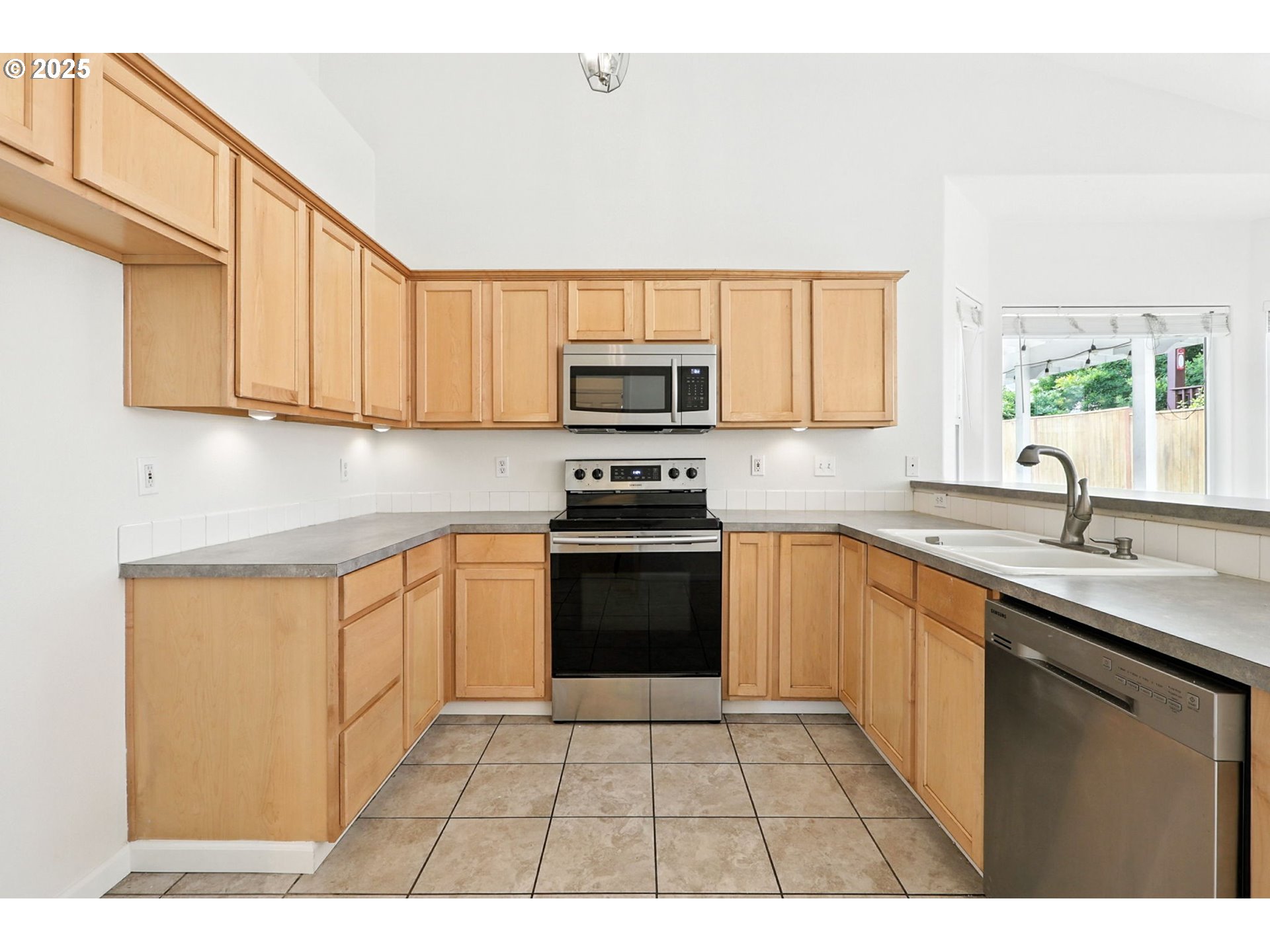 59673 Oak Ridge Street St. Helens, OR 97051 - Photo 7 of 34 Kitchen