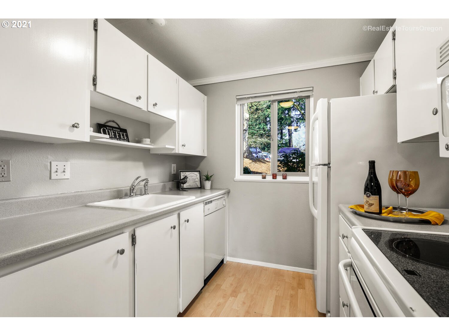12616 Northwest Barnes Road, Unit 8 Portland, OR 97229 - Photo 14 of 30 Gallery Image 14