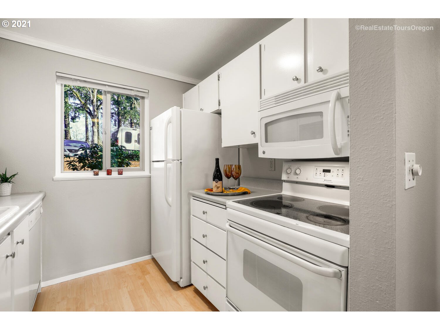12616 Northwest Barnes Road, Unit 8 Portland, OR 97229 - Photo 15 of 30 Gallery Image 15