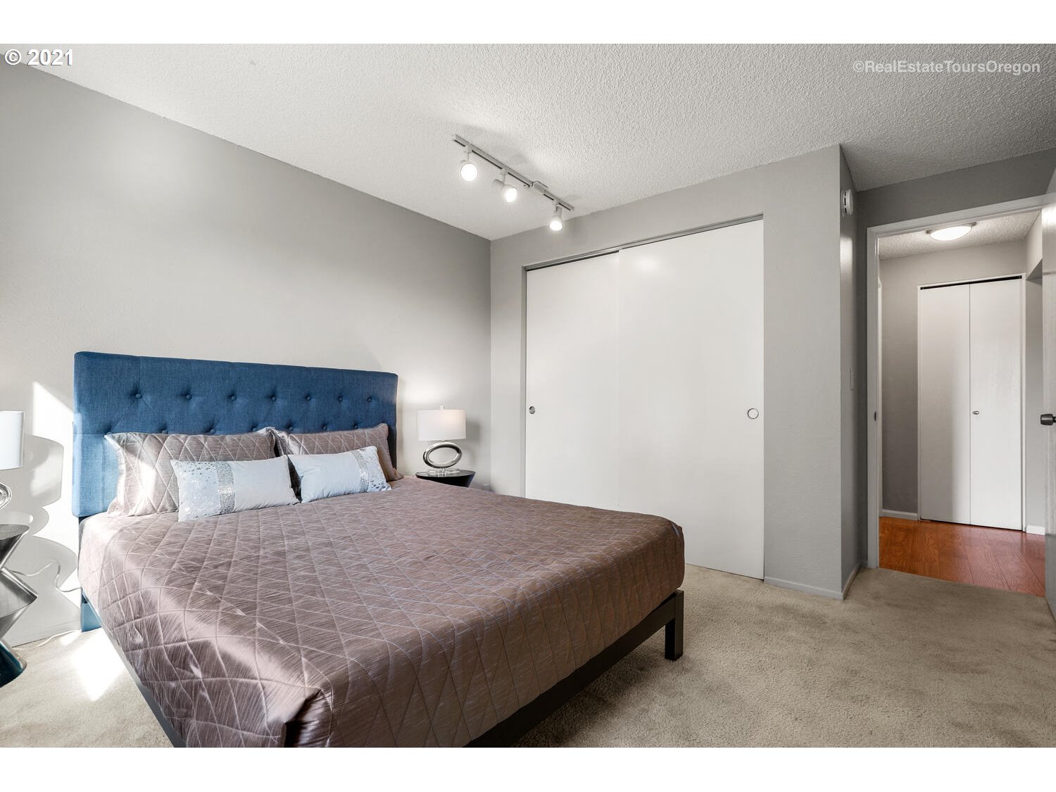 12616 Northwest Barnes Road, Unit 8 Portland, OR 97229 - Photo 19 of 30 Gallery Image 19