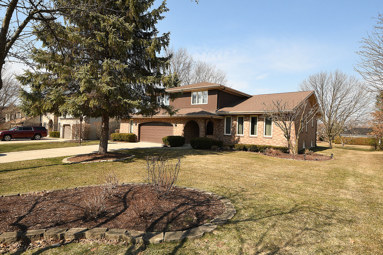 15 87th Street Burr Ridge, IL 60527 - Photo 3 of 34 a front view of a house with a yard