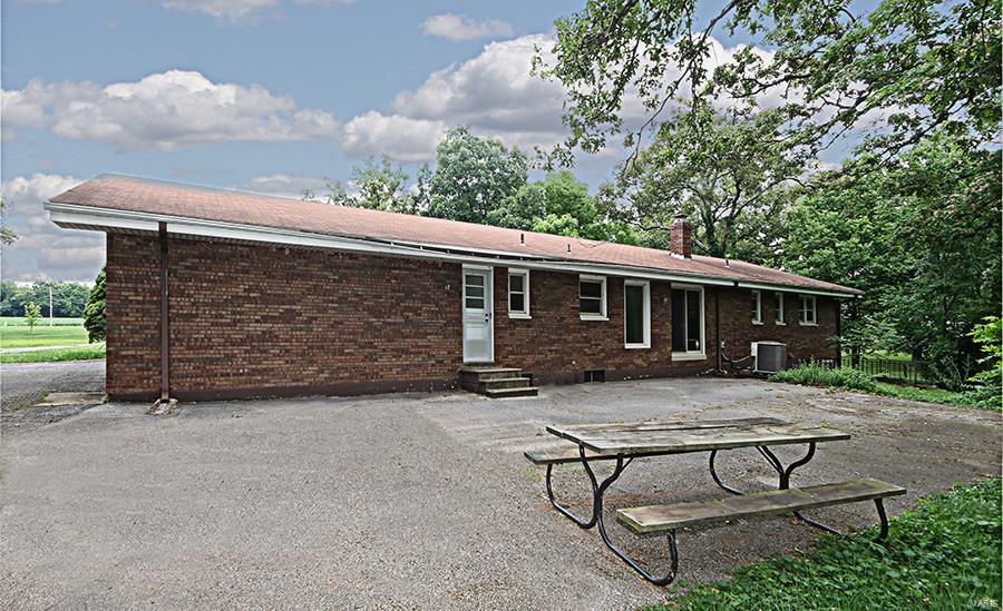 13924 Klaus Lake Road Highland, IL 62249 - Photo 38 of 55