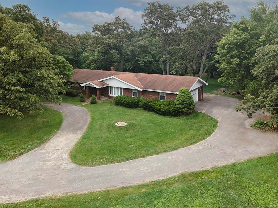 13924 Klaus Lake Road Highland, IL 62249 - Photo 5 of 55