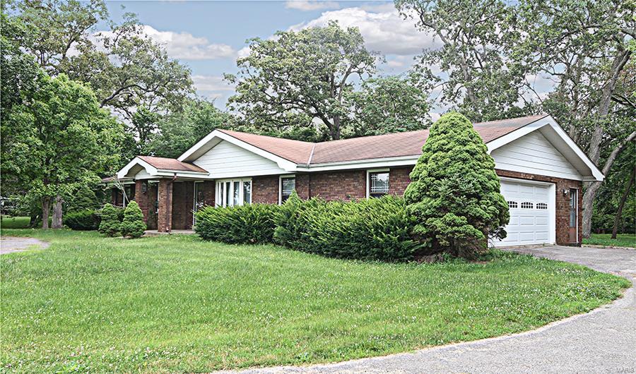 13924 Klaus Lake Road Highland, IL 62249 - Photo 7 of 55