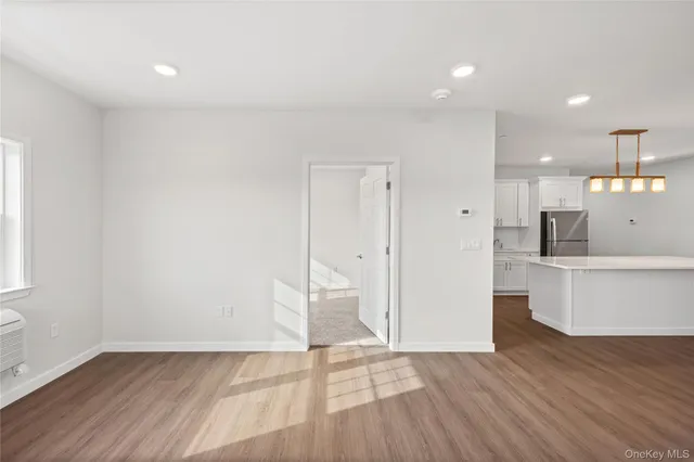 $2,500 | 227 4th Avenue, Unit 203C, Bay Shore, NY 11706