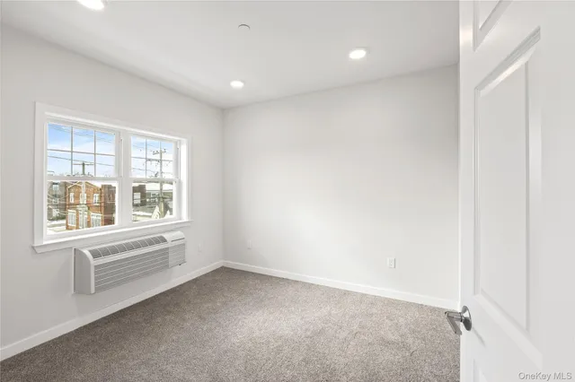 a view of empty room with window