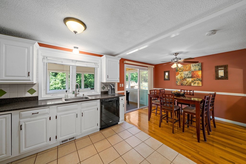 125 Plymouth Road Bellingham, MA 02019 - Photo 5 of 29 Gallery Image 5