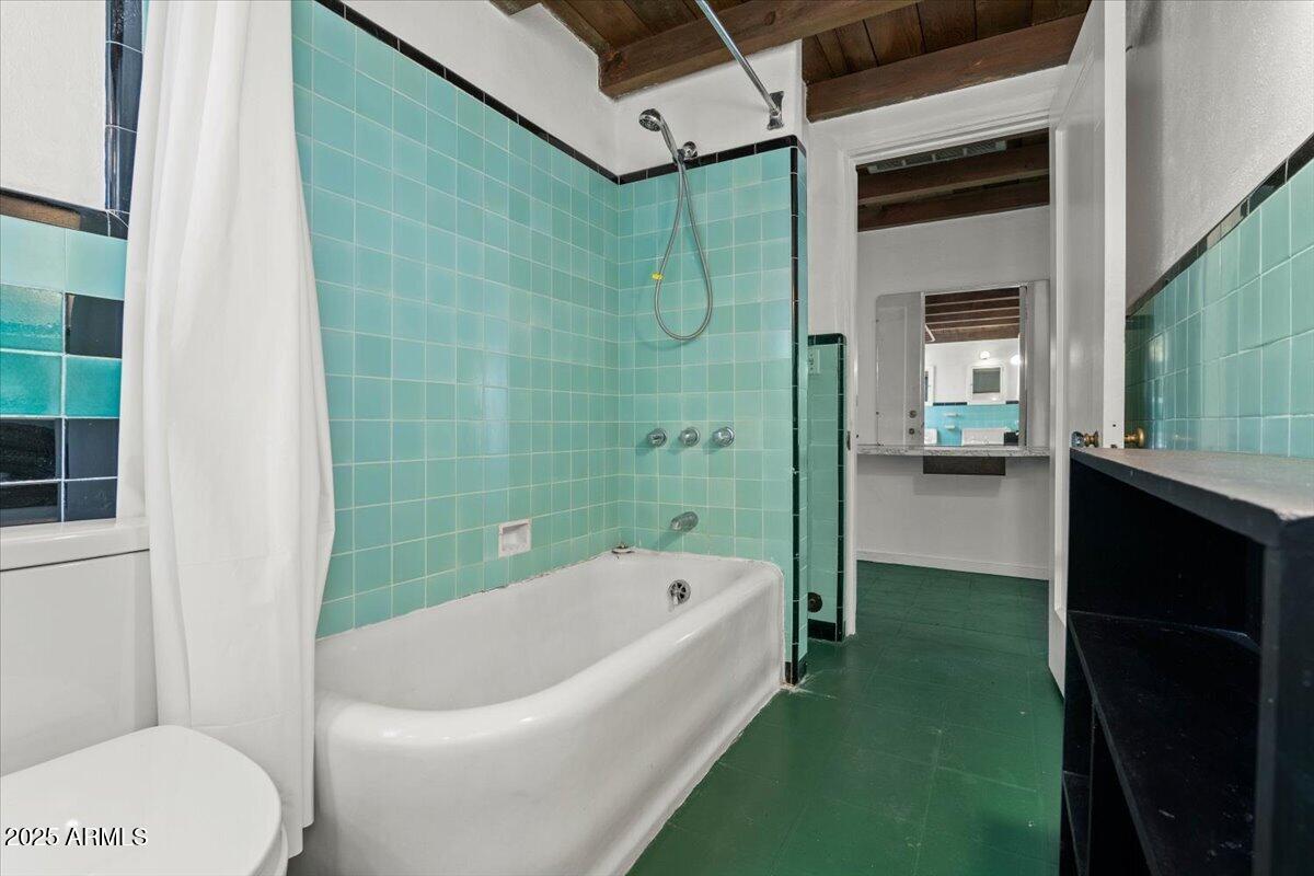 5702 East Camelback Road, Unit MEXICAN Phoenix, AZ 85251 - Photo 16 of 45 a bathroom with a bathtub and a shower