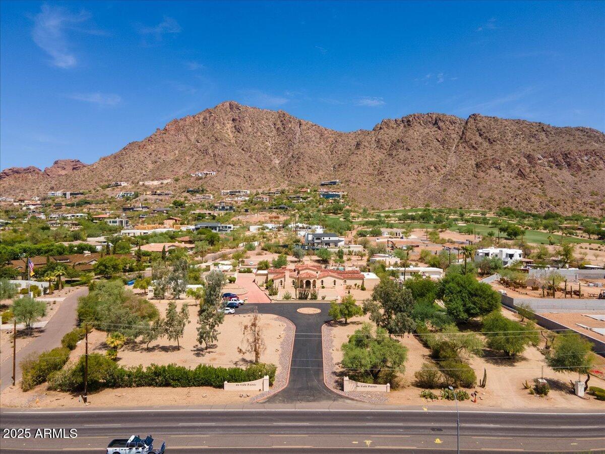 5702 East Camelback Road, Unit MEXICAN Phoenix, AZ 85251 - Photo 31 of 45 an aerial view of residential houses with outdoor space and trees