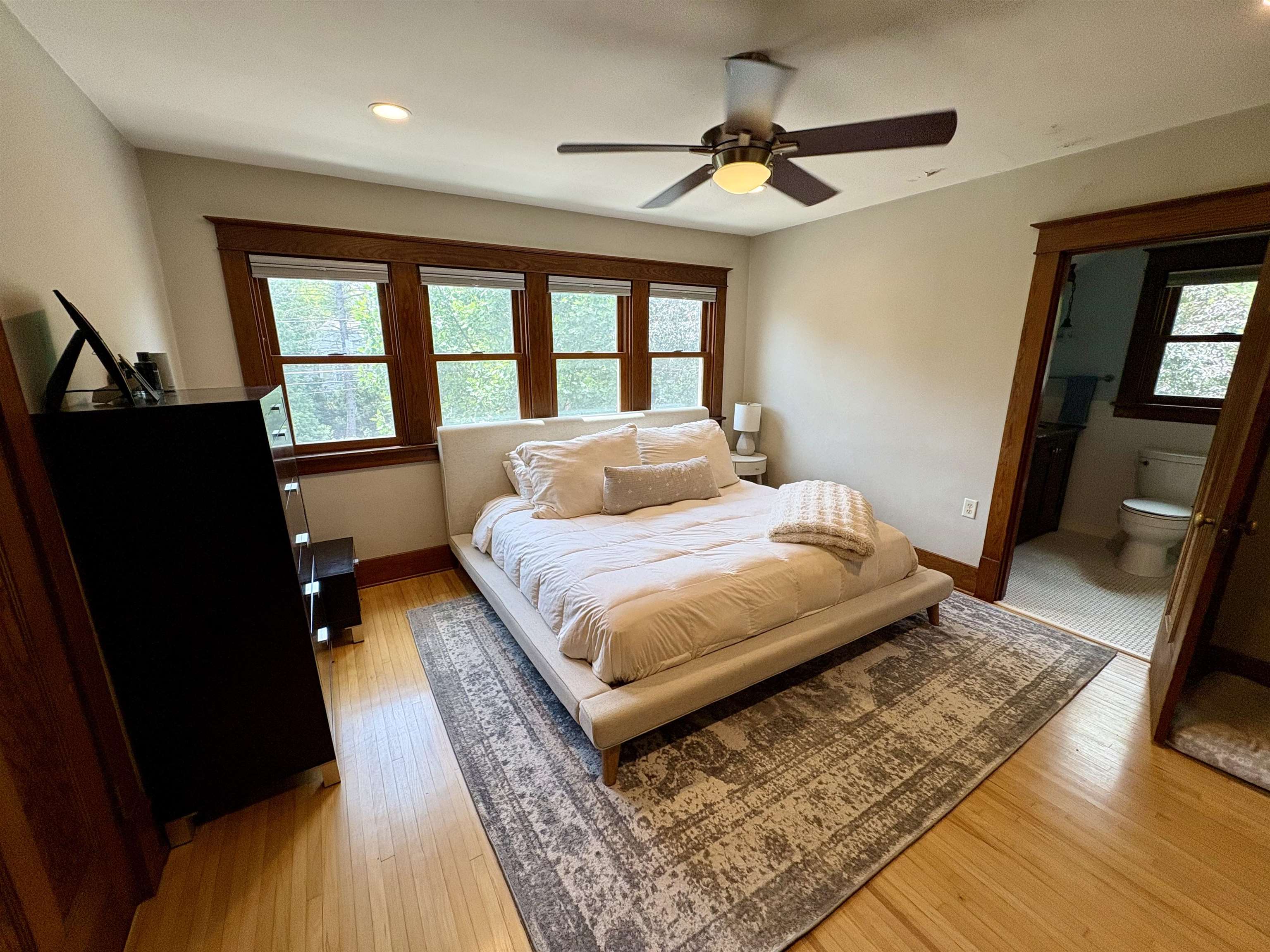 7226 Hubbard Avenue Middleton, WI 53562 - Photo 4 of 54