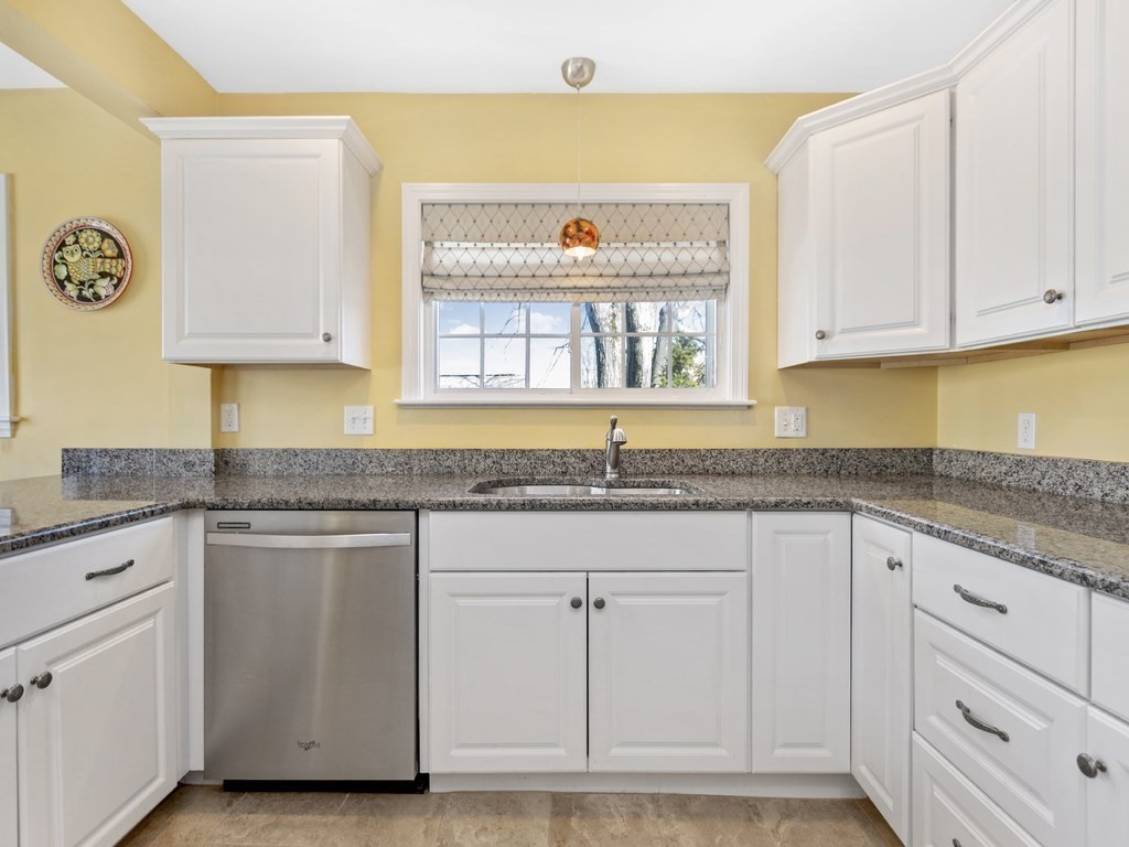 9 Hawthorne Road Waltham, MA 02451 - Photo 4 of 38 Gallery Image 4
