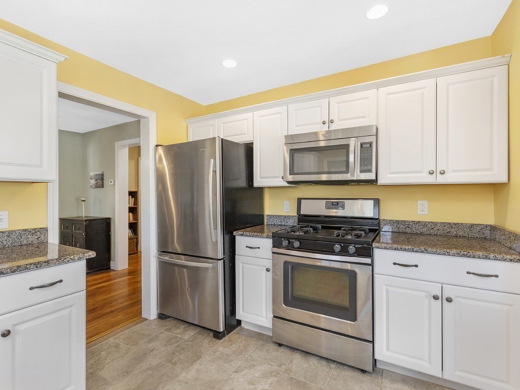 9 Hawthorne Road Waltham, MA 02451 - Photo 8 of 38 Gallery Image 8
