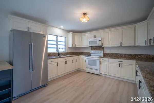 $4,800 | 7528 Olili Place, Honolulu, HI 96825