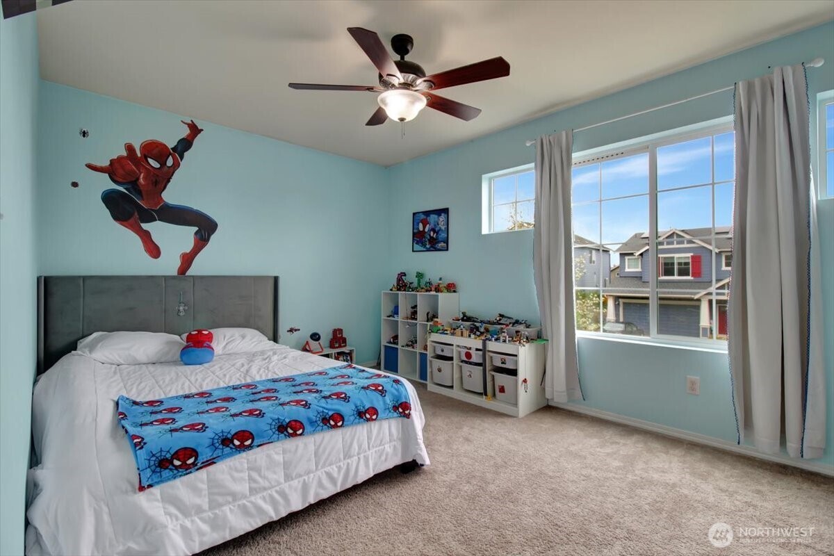 5488 Buckhorn Way Mount Vernon, WA 98273 - Photo 34 of 40 a bedroom that has a bed and a white comforter