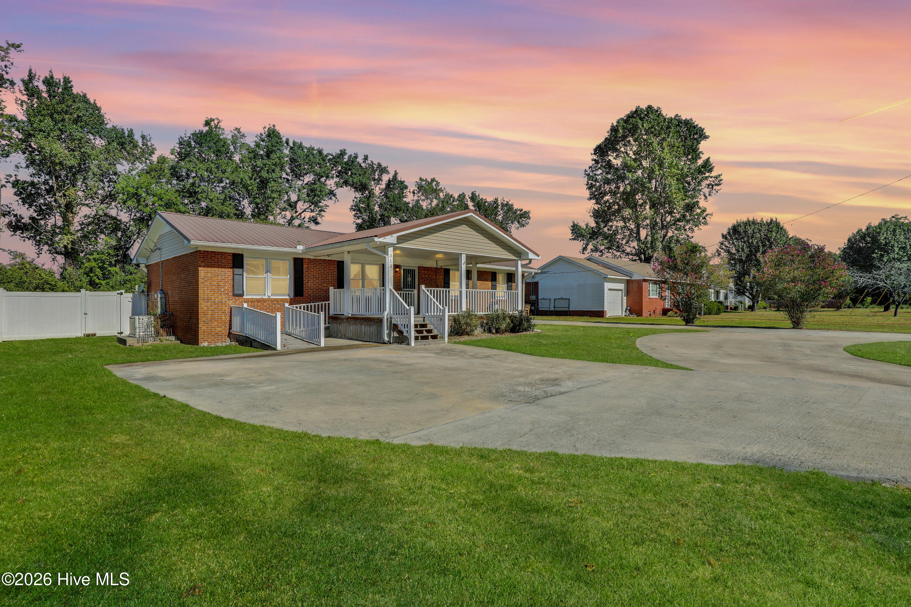313 Timothy Road Jacksonville, NC 28546 - Photo 4 of 38 6G8A9939