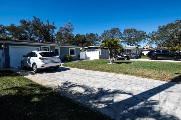 $2,750 | 569 Bamboo Drive South, St. Petersburg, FL 33707