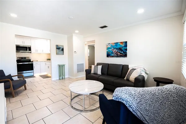 $2,750 | 569 Bamboo Drive South, St. Petersburg, FL 33707