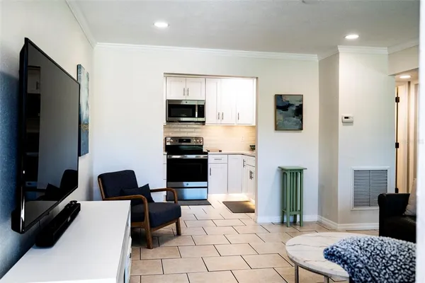 $2,750 | 569 Bamboo Drive South, St. Petersburg, FL 33707