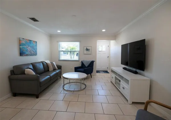 $2,750 | 569 Bamboo Drive South, St. Petersburg, FL 33707