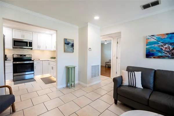 $2,750 | 569 Bamboo Drive South, St. Petersburg, FL 33707