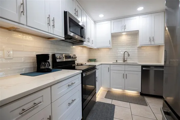 $2,750 | 569 Bamboo Drive South, St. Petersburg, FL 33707