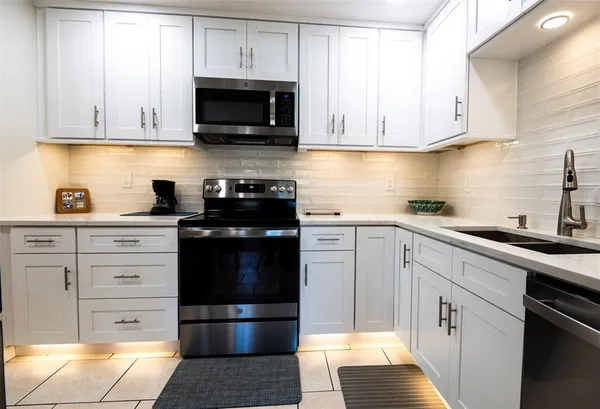 $2,750 | 569 Bamboo Drive South, St. Petersburg, FL 33707