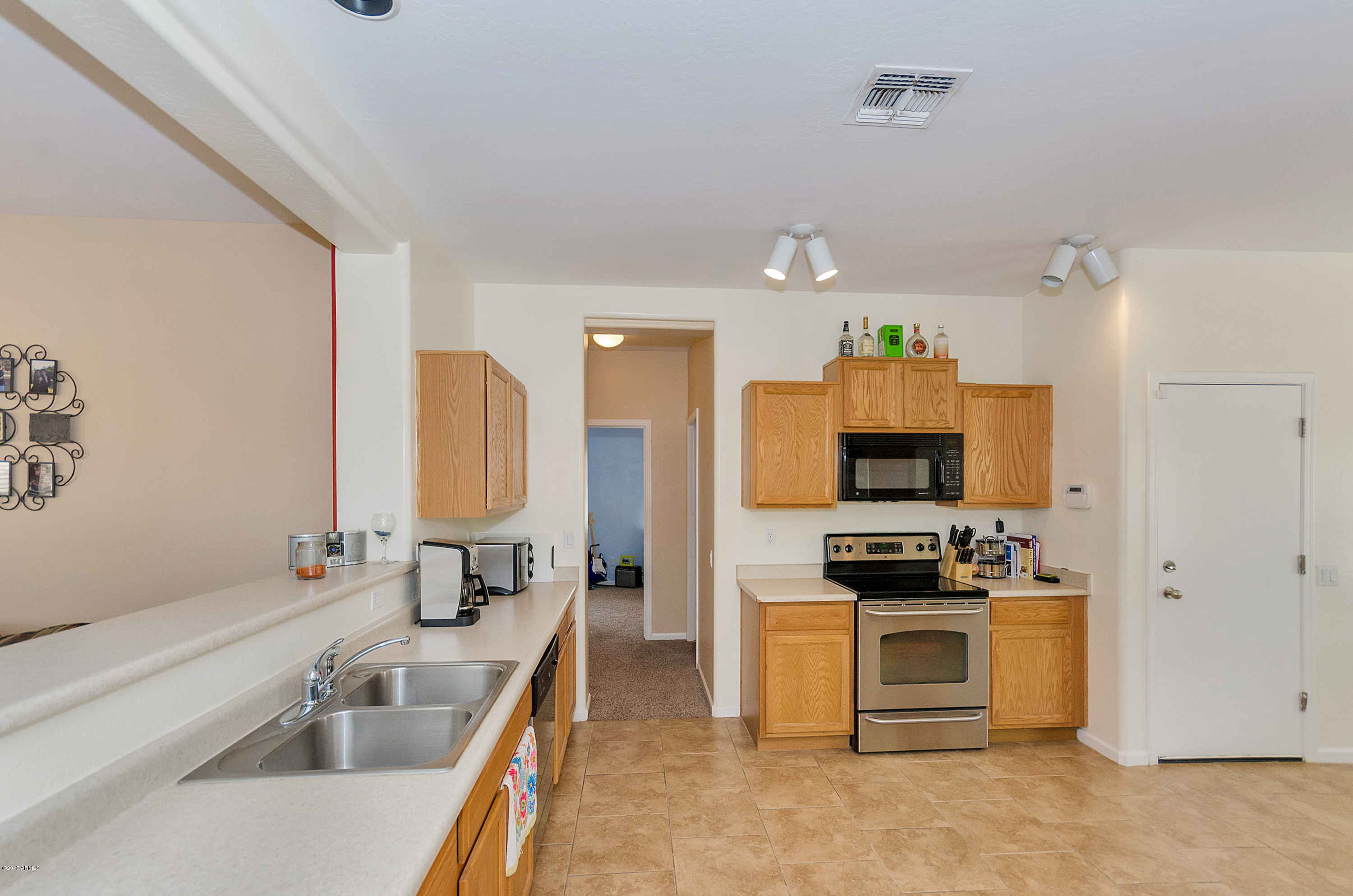 5142 West Maldonado Road Laveen, AZ 85339 - Photo 8 of 16 Maldonado Kitchen