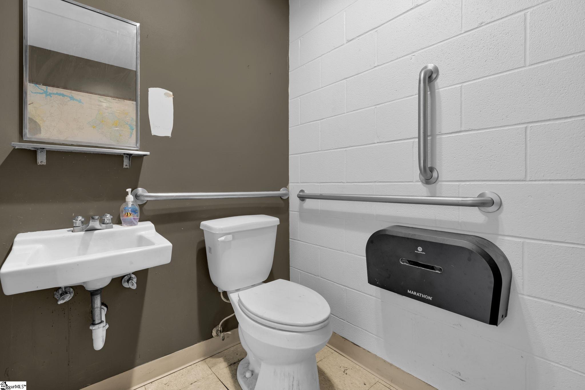 904 North Main Street Anderson, SC 29621 - Photo 11 of 36