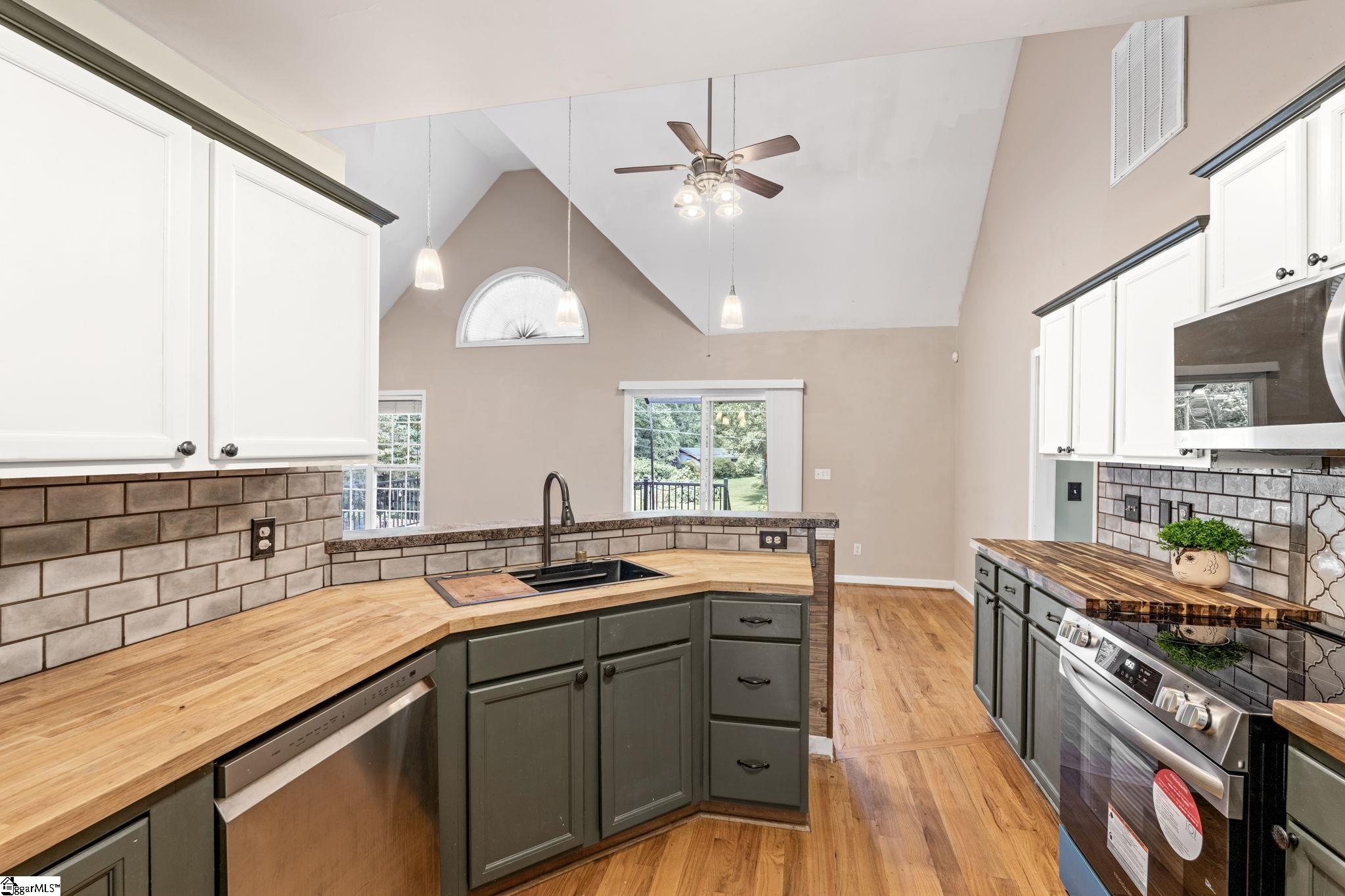 216 Barrett Drive Mauldin, SC 29662 - Photo 14 of 35