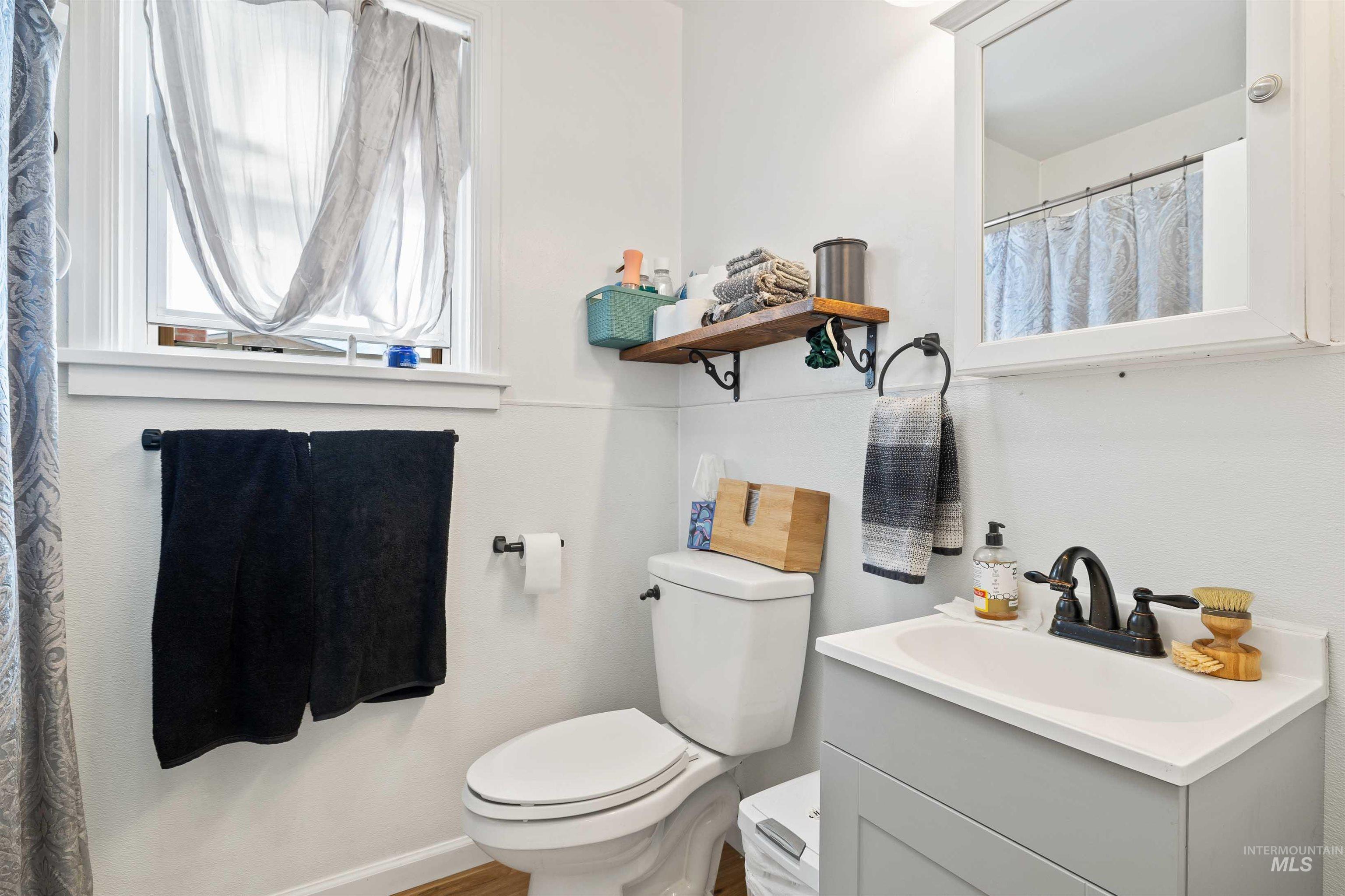 817 Union Avenue Filer, ID 83328 - Photo 14 of 37 Bathroom featuring vanity and toilet